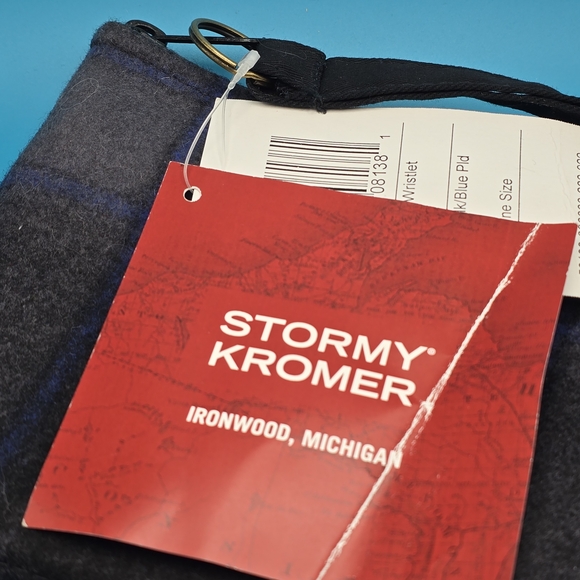 Stormy Kromer Wool Wristlet - Picture 6 of 6